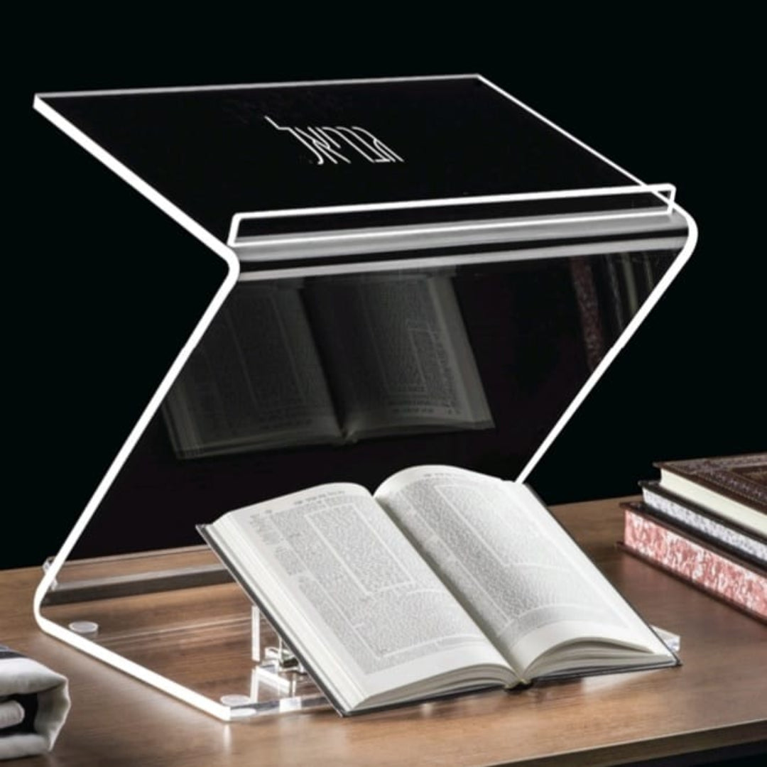 Shtender - Book stand with an open book on a wooden surface - Zstander
