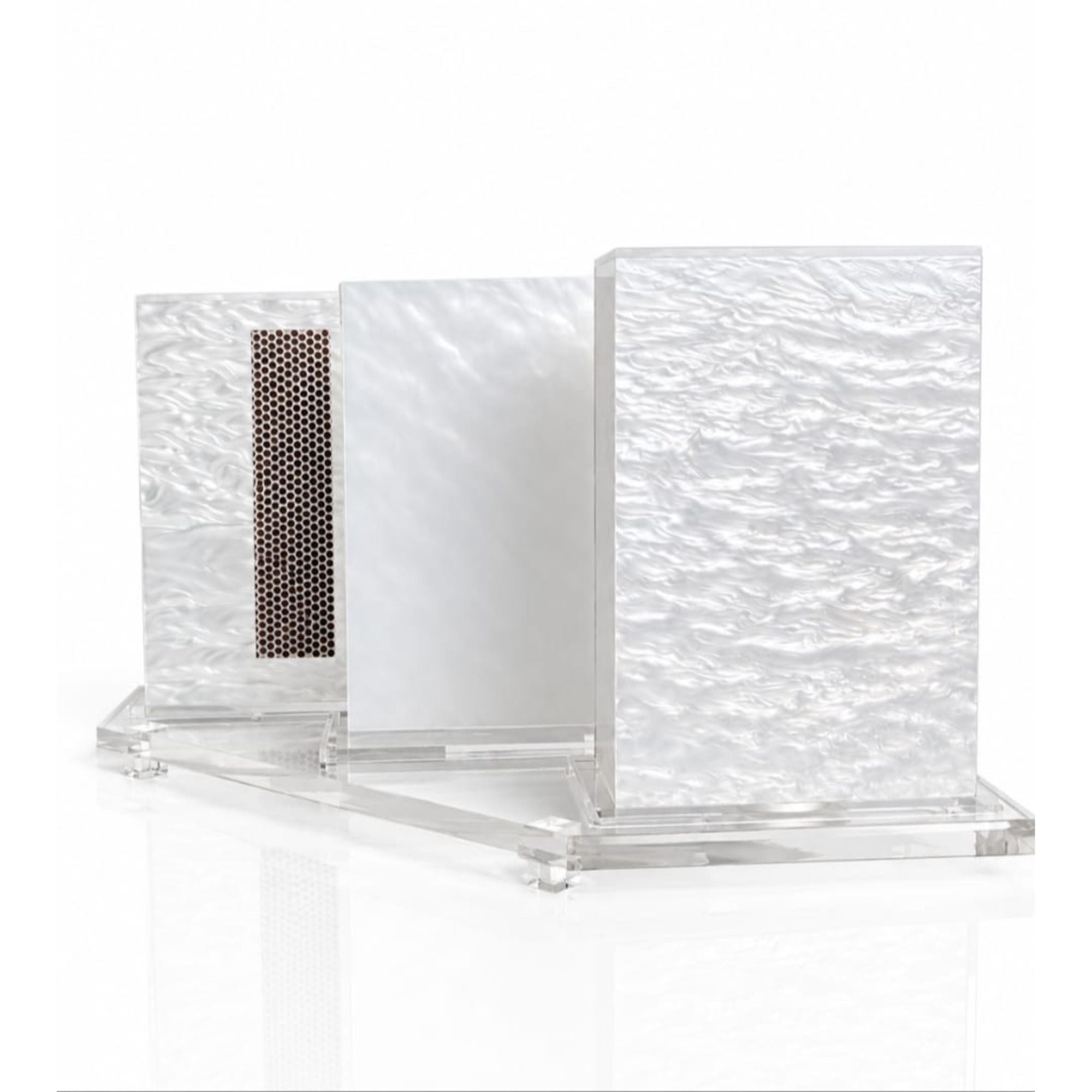 The back of a 3 piece pearl marble hadlokas neiros set on a tray on a white background - Zstander