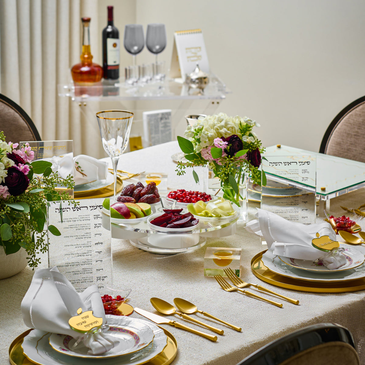 Elegant dining table setting with flowers, cutlery, and wine glasses - Zstander