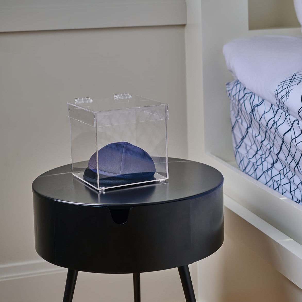 Yarmulka and accessories box