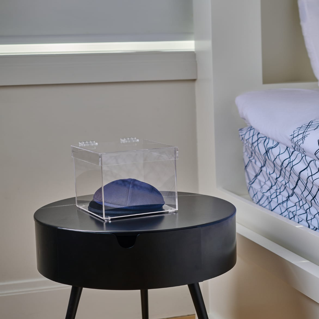 Yarmulka and accessories box