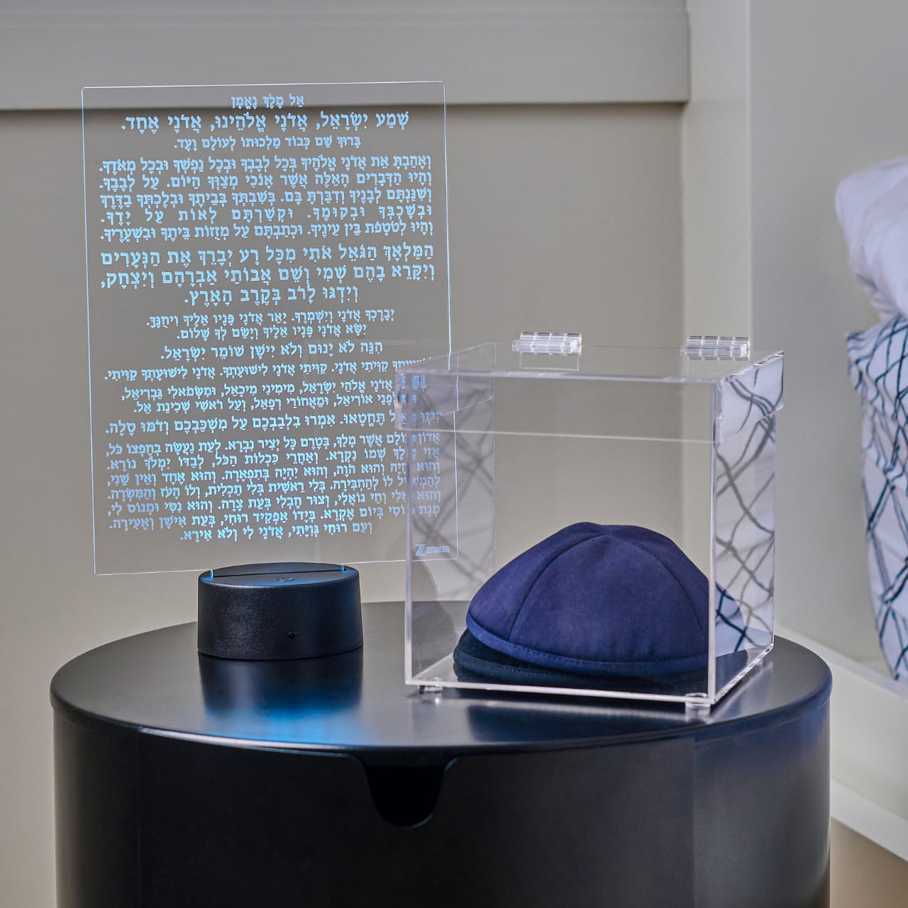 Yarmulka and accessories box