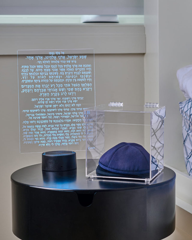 Yarmulka and accessories box